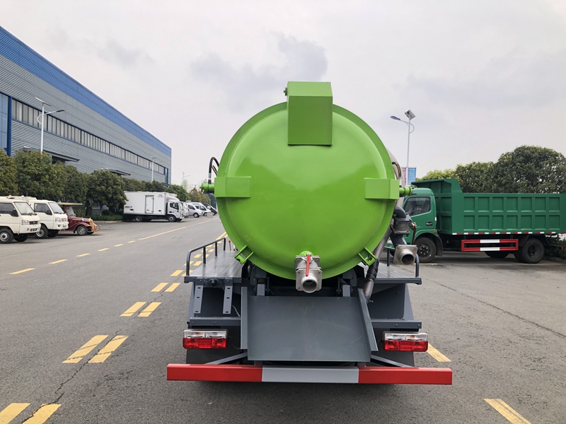 東風(fēng)6方吸污車