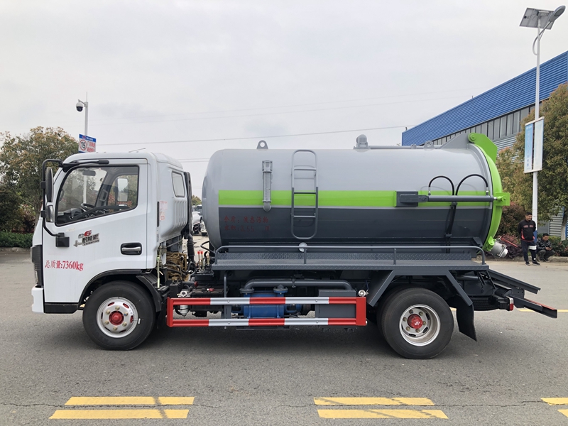 東風(fēng)6方吸污車