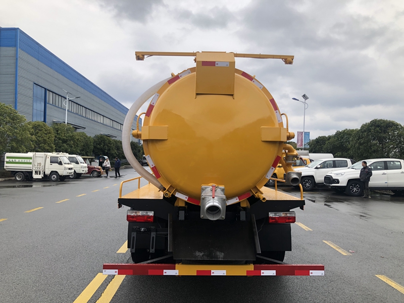 東風9方吸污車