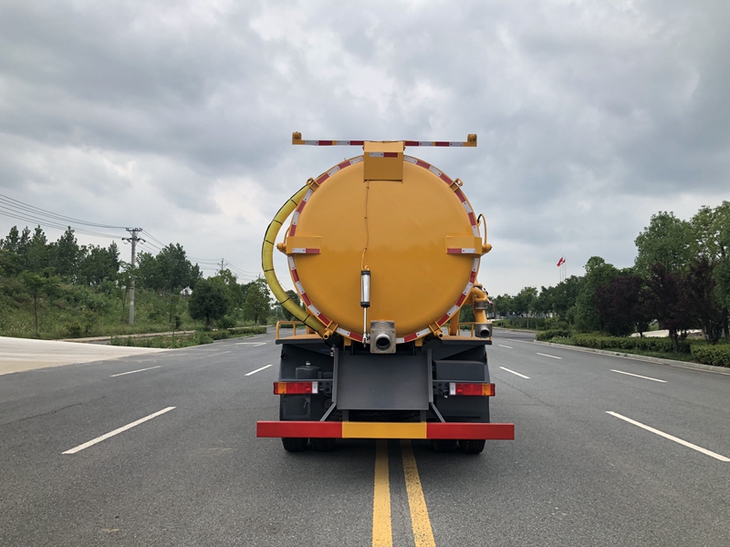 東風天龍20方吸污車