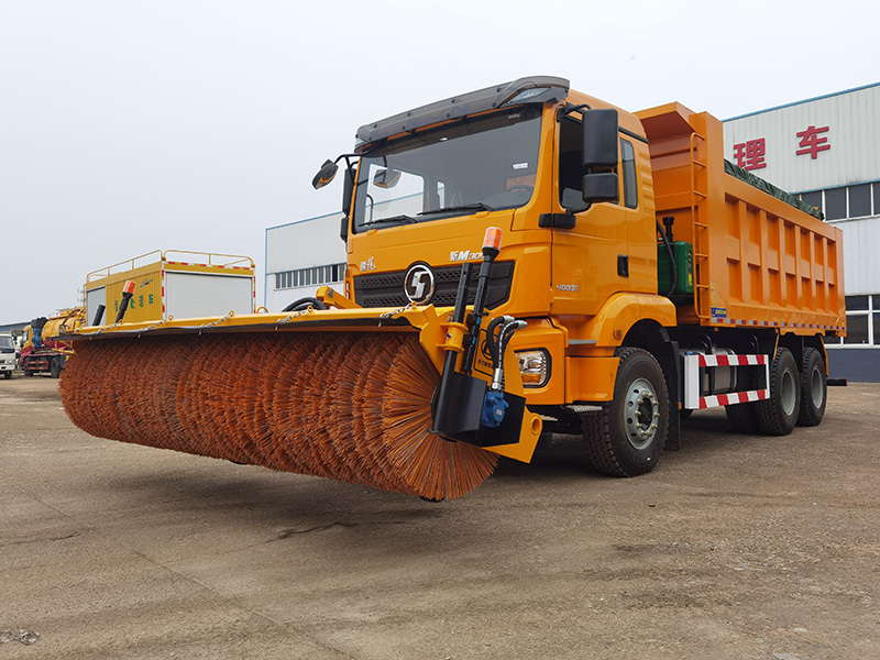 后雙橋除雪車，3.5米雪滾，10方撒布機