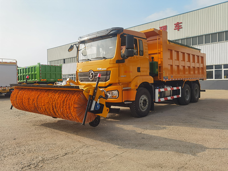 后雙橋除雪車，3.5米雪滾，10方撒布機
